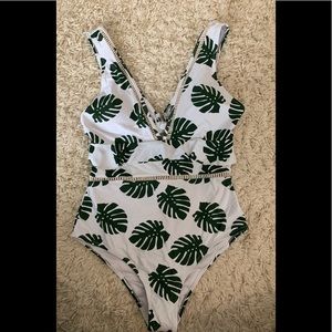 CUPSHE bathing suit floral- new with tags XL